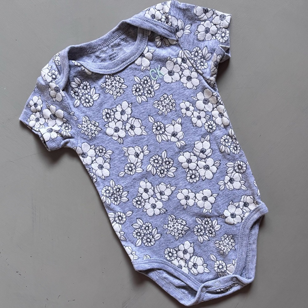 CK JEANS Calvin Klein Baby Floral Bouquet Graphic Print Short Sleeve Onesie